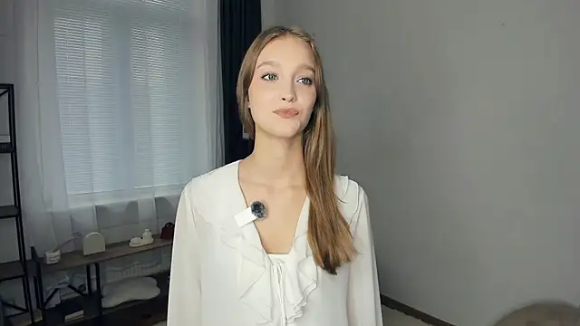 Snapshot of SerrenaAa chatting on 10.07.25 SerrenaAa online show from 10.07.25