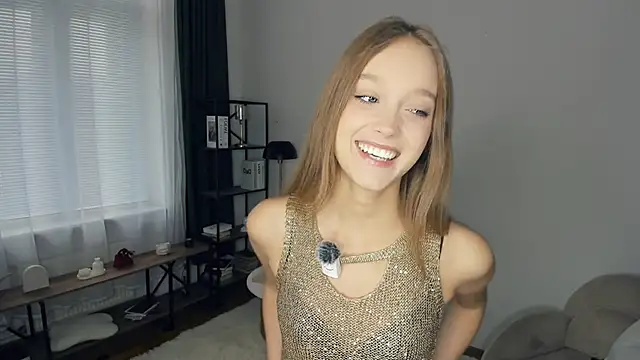 Snapshot of SerrenaAa chatting on 10.20.25 SerrenaAa online show from 10.20.25