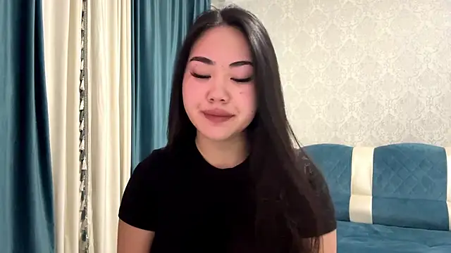 Snapshot of AYPRILPURE chatting on 10.19.25 AYPRILPURE online show from 10.19.25