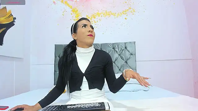 Snapshot of lapitti chatting on 10.22.25 lapitti online show from 10.22.25