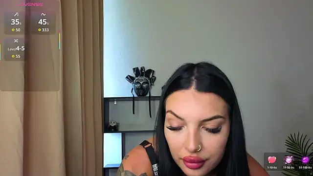 Snapshot of Raven_Ink chatting on 10.21.25 Raven Ink online show from 10.21.25
