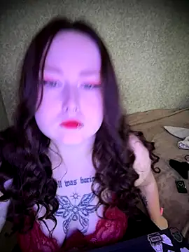 BambiGlow online show from 10.08.25