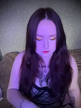 BambiGlow online show from 10.11.25