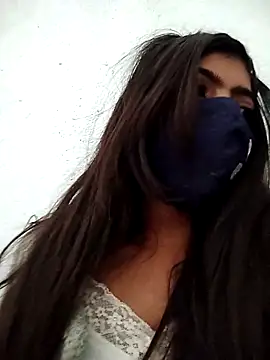 Snapshot of PEEHU-50 chatting on 10.19.25 PEEHU-50 online show from 10.19.25