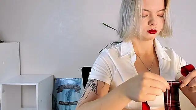 Snapshot of MelinMonro chatting on 10.14.25 MelinMonro online show from 10.14.25