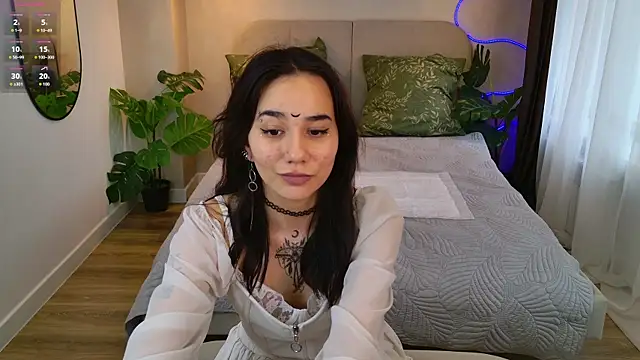 Snapshot of Lunel_kitten chatting on 10.05.25 Lunel kitten online show from 10.05.25