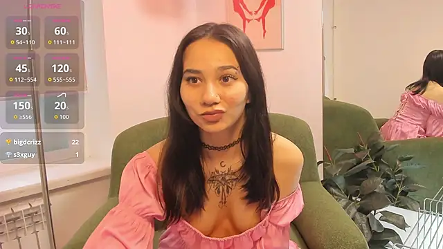 Snapshot of Lunel_kitten chatting on 10.12.25 Lunel kitten online show from 10.12.25