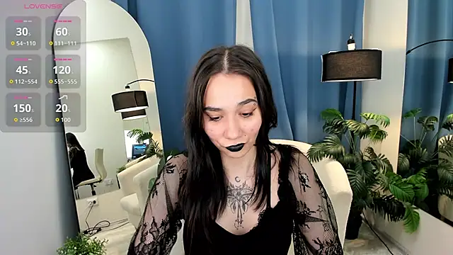 Snapshot of Lunel_kitten chatting on 10.22.25 Lunel kitten online show from 10.22.25