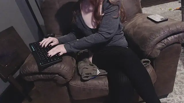 Snapshot of LetUsShowU2 chatting on 10.05.25 LetUsShowU2 online show from 10.05.25