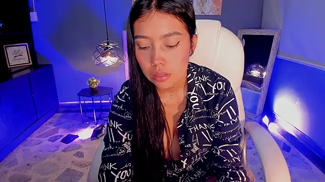 Juliieta Evans online show from 10.18.25