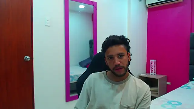 Juan FelipeX01 online show from 10.06.25