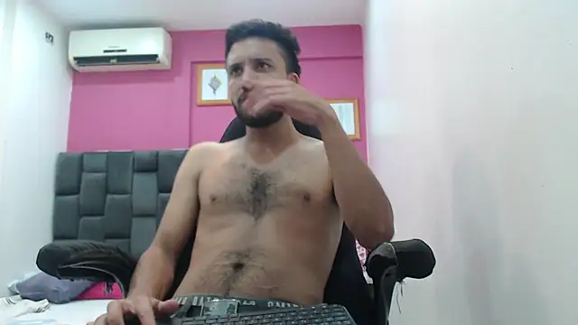 Juan FelipeX01 online show from 10.25.25