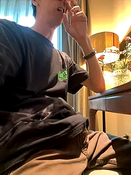 Snapshot of HenryLee1983-cums chatting on 10.07.25 HenryLee1983-cums online show from 10.07.25