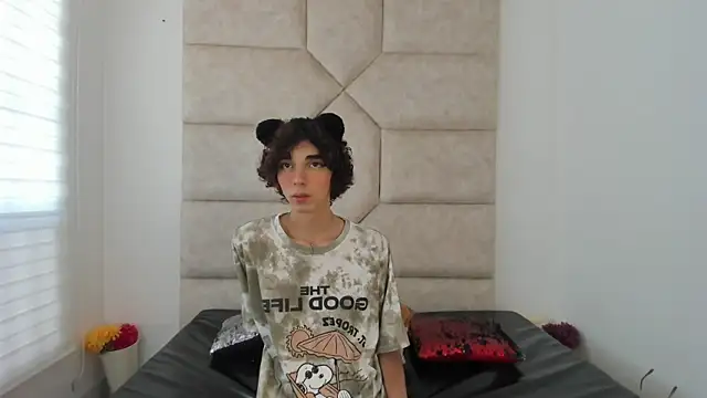 Snapshot of Scaarlett_22_ chatting on 10.02.25 Scaarlett 22  online show from 10.02.25