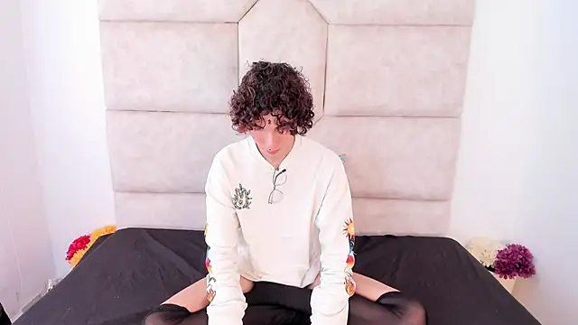 Snapshot of Scaarlett_22_ chatting on 10.19.25 Scaarlett 22  online show from 10.19.25