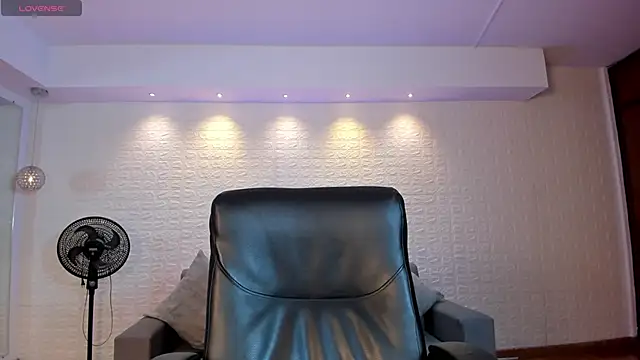 VenusCooper online show from 11.23.25