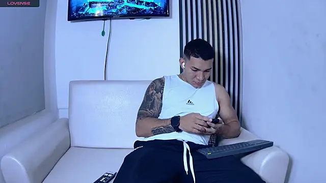 Snapshot of venedic_bull chatting on 11.26.25 venedic bull online show from 11.26.25