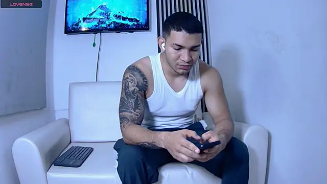 Snapshot of venedic_bull chatting on 11.29.25 venedic bull online show from 11.29.25