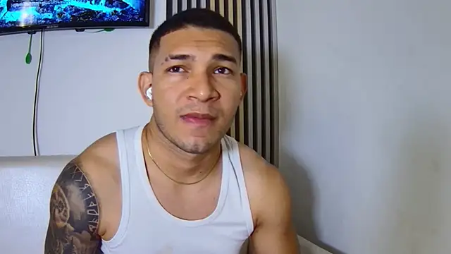 Snapshot of venedic_bull chatting on 12.02.25 venedic bull online show from 12.02.25