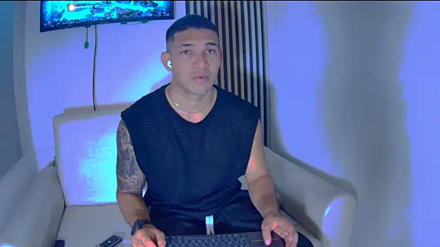 Snapshot of venedic_bull chatting on 12.18.25 venedic bull online show from 12.18.25