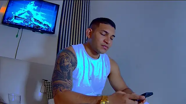 Snapshot of venedic_bull chatting on 12.21.25 venedic bull online show from 12.21.25