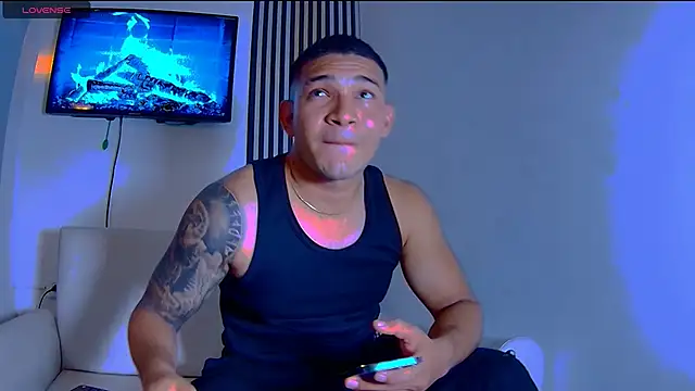 Snapshot of venedic_bull chatting on 12.23.25 venedic bull online show from 12.23.25