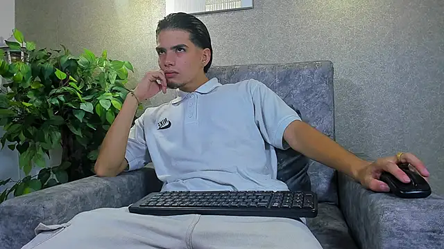 Axelwiliams online show from 11.17.25