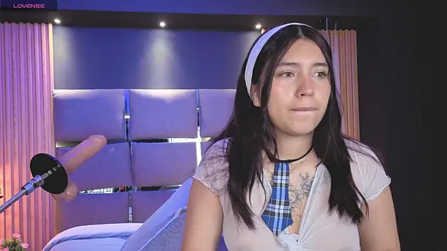 Emily Roberts9 online show from 11.22.25