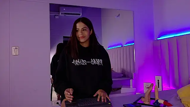 IamEvaGate online show from 10.26.25