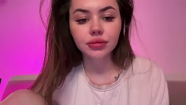 Snapshot of AlmaryKim chatting on 11.22.25 AlmaryKim online show from 11.22.25