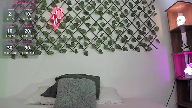 Shinny Crystal online show from 10.30.25