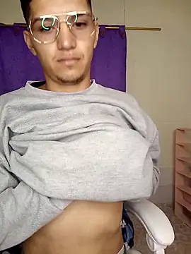 Snapshot of Raven_king chatting on 10.29.25 Raven king online show from 10.29.25