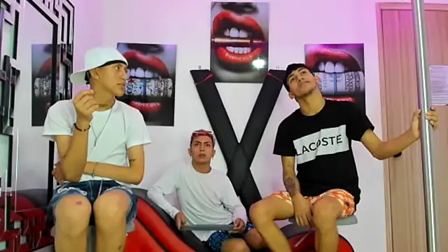 VERY HOT GUYS online show from 10.22.25