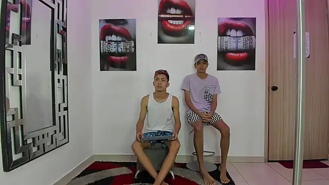 Snapshot of VERY_HOT_GUYS chatting on 12.01.25 VERY HOT GUYS online show from 12.01.25