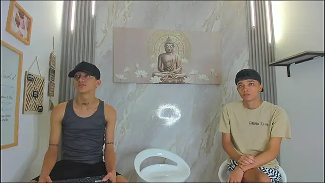 Snapshot of VERY_HOT_GUYS chatting on 12.17.25 VERY HOT GUYS online show from 12.17.25