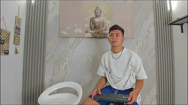 Snapshot of VERY_HOT_GUYS chatting on 12.20.25 VERY HOT GUYS online show from 12.20.25