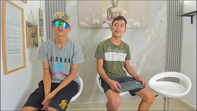 Snapshot of VERY_HOT_GUYS chatting on 01.06.26 VERY HOT GUYS online show from 01.06.26