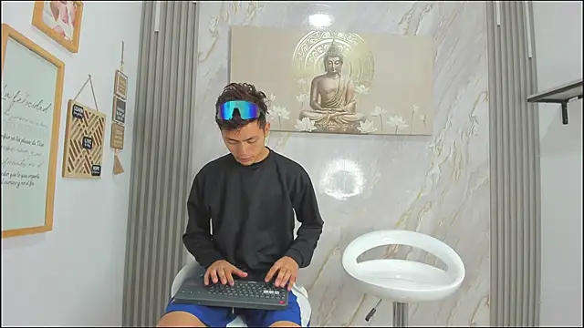 Snapshot of VERY_HOT_GUYS chatting on 01.10.26 VERY HOT GUYS online show from 01.10.26