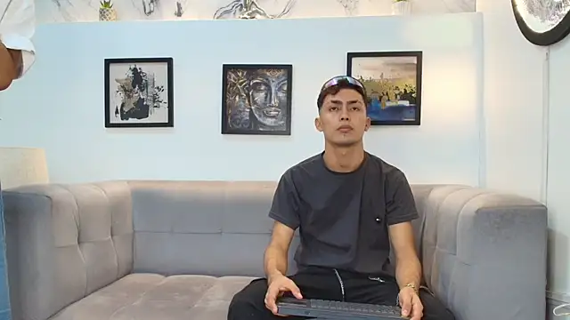 Snapshot of VERY_HOT_GUYS chatting on 01.13.26 VERY HOT GUYS online show from 01.13.26