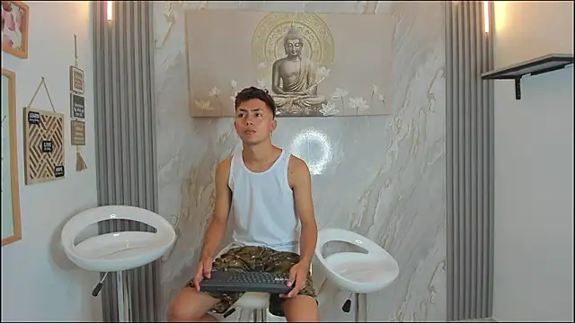 Snapshot of VERY_HOT_GUYS chatting on 01.16.26 VERY HOT GUYS online show from 01.16.26