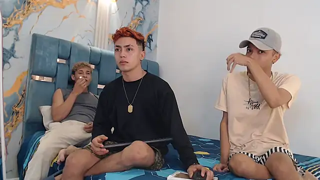 Snapshot of VERY_HOT_GUYS chatting on 02.04.26 VERY HOT GUYS online show from 02.04.26