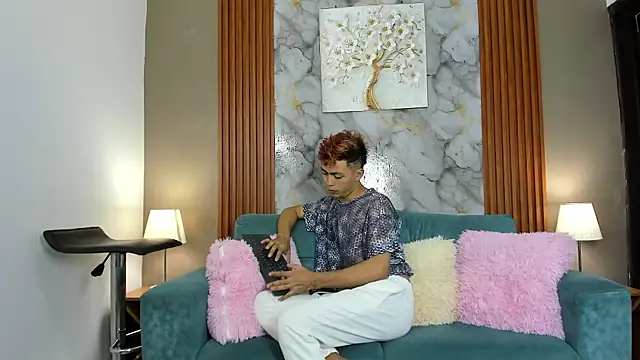 Snapshot of VERY_HOT_GUYS chatting on 02.14.26 VERY HOT GUYS online show from 02.14.26