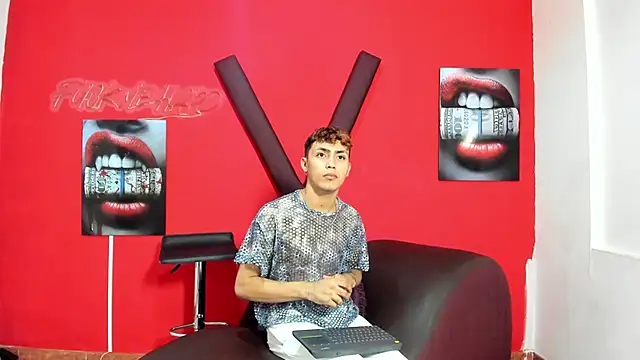 VERY HOT GUYS online show from 04.13.26