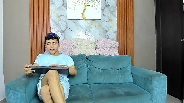 VERY HOT GUYS online show from 05.17.26