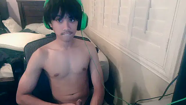 youngasianboy2007 online show from 10.28.25