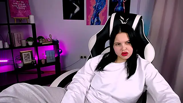 KittyKrissy  online show from 10.13.25