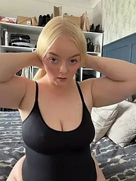 Snapshot of lusciouslylou chatting on 06.03.26 lusciouslylou online show from 06.03.26