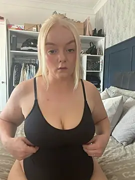 Snapshot of lusciouslylou chatting on 06.26.26 lusciouslylou online show from 06.26.26