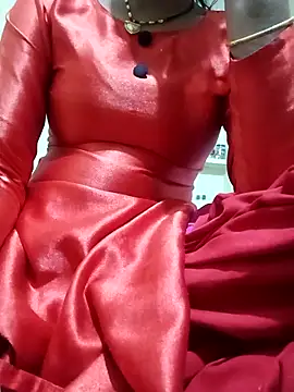 Snapshot of LOVE-VIKA chatting on 11.28.25 LOVE-VIKA online show from 11.28.25