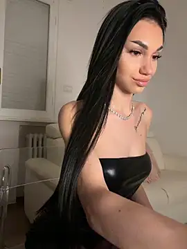 Snapshot of ilariea_girl chatting on 04.21.26 ilariea girl online show from 04.21.26